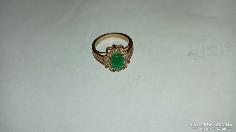 Aranyozott női bizsu gyűrű zöld kővel