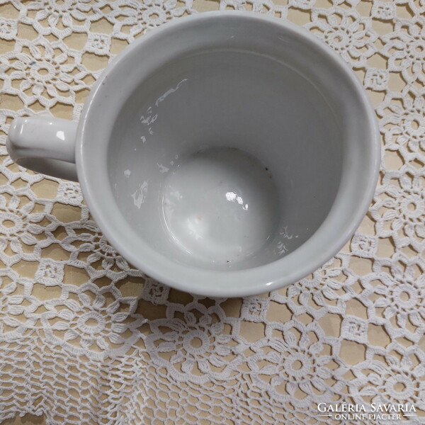 Fehér porcelán, tejfölös csupor