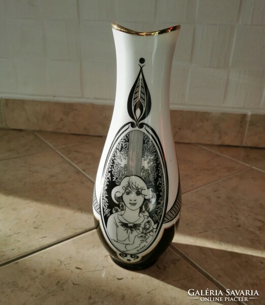 Hollóházi porcelán váza eladó