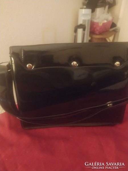 Vintage fekete lakk bőr női táska