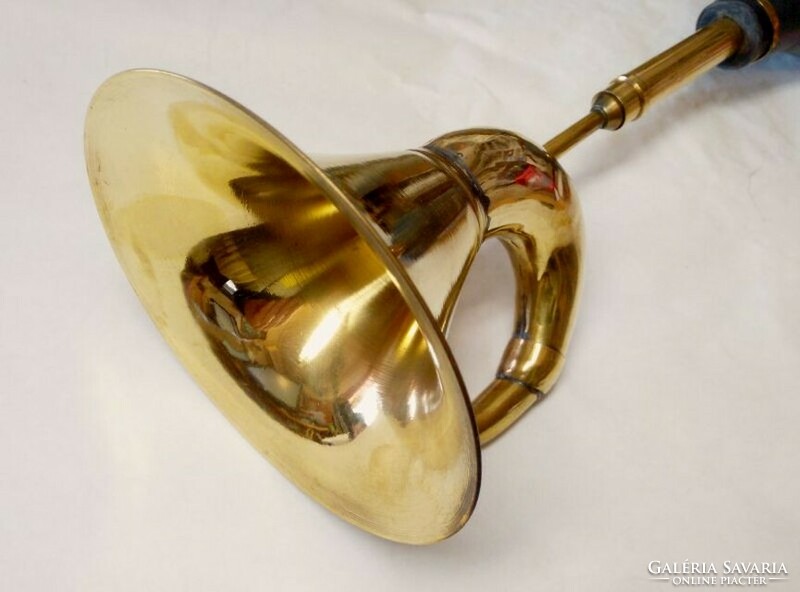Retro horn for postmen, firefighters, carriage. With awful volume!