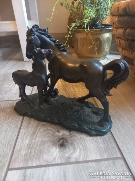 Nice old resin equestrian statue (23x16.5x9 cm)