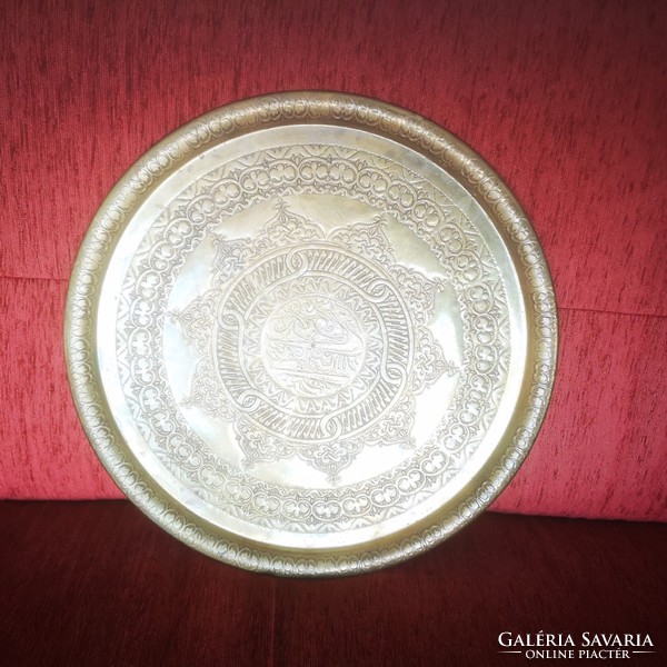 Spectacular, hand-engraved, thick large copper bowl or tray with an oriental pattern, 34 cm
