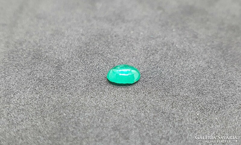 Colombian emerald cabochon 0.51 Carat. With certification.