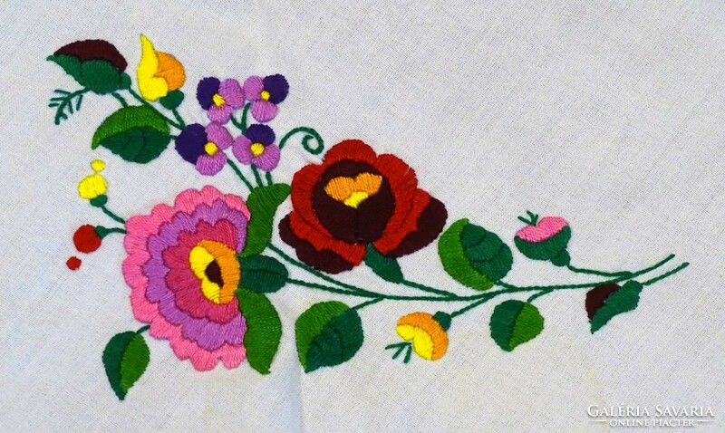 1A794 circular embroidered Kalocsa tablecloth 140 cm