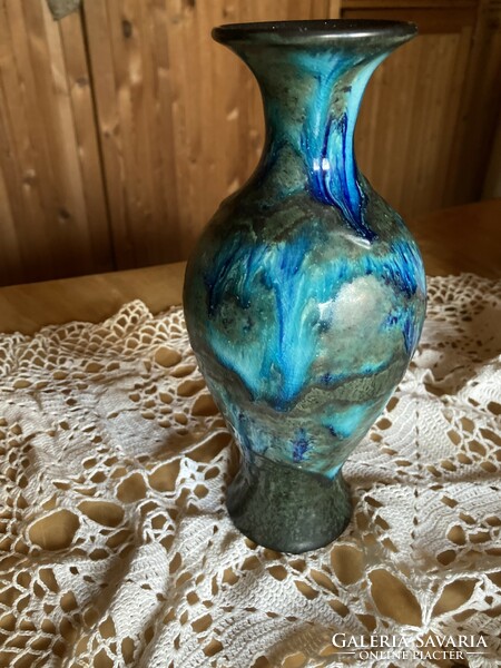 Bod Éva keramikus festett-mázas 21,5 cm magas, hibátlan kerámia vázája