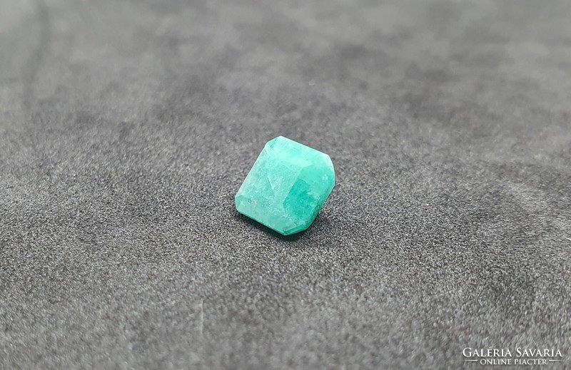 Colombian emerald 2.44 carats. With certification.