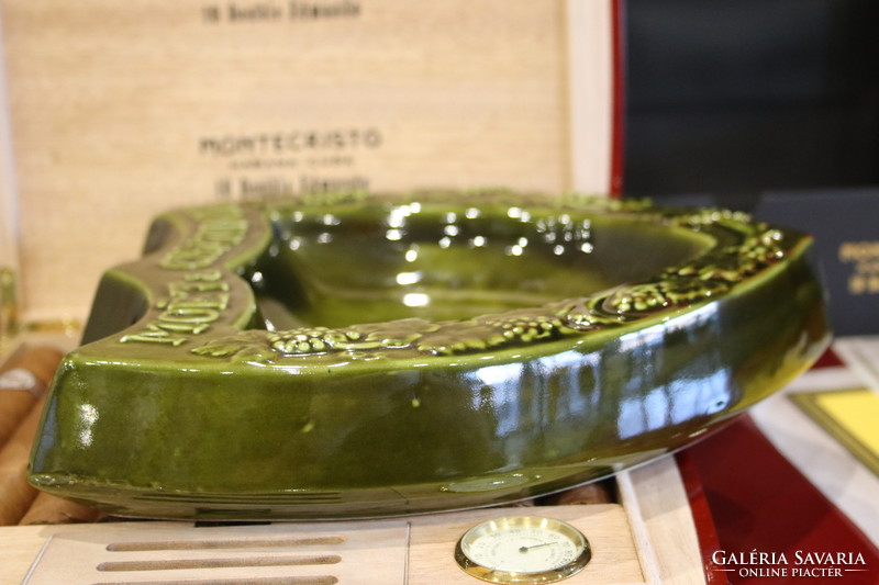 Moët & Chandon Dom Pérignon Shield Shaped Porcelain Cigar Ashtray French Bistro and Barware