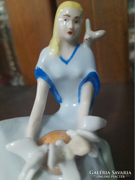 Rare drasche hand-painted porcelain figurine of Cinderella feeding pigeons. 8.5 Cm.
