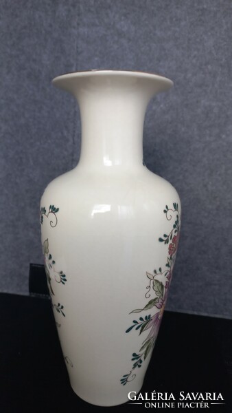 Zsolnay virágos váza 27,8 cm, nyílása 9,5 cm,hariszos, kézi festésű, 792 gr.