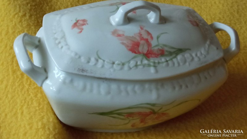Oval soup bowl with flower pattern