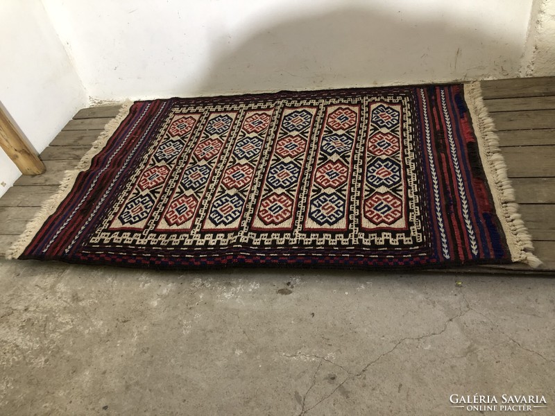 Beludzs szumák, kézi szövésű keleti szőnyeg