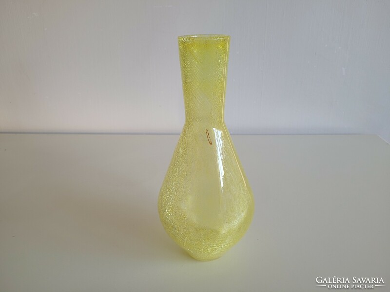 Retro Karcagi Berekfürdői repesztett sárga citromsárga fátyolüveg mid century üveg váza