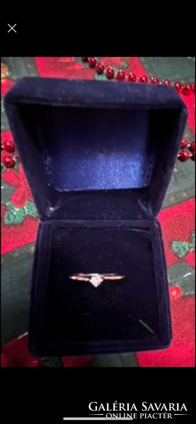Fehérarany női gyűrű gyémánttal