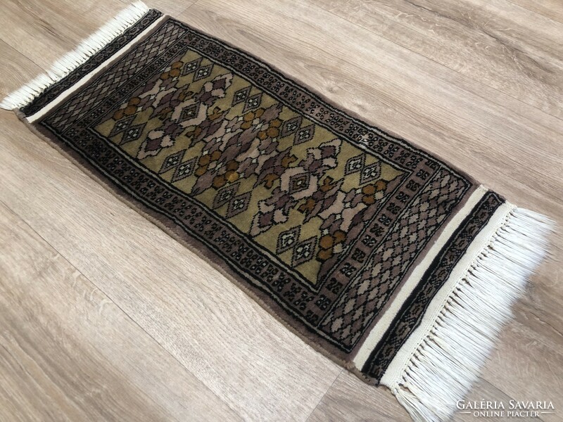 Pakistani hand-knotted woolen Persian rug, 33 x 80 cm