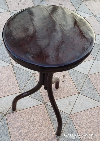 Antik Thonet Tonett kávézó asztalka posztamens szobortartó viràgtartó szép állapotban.