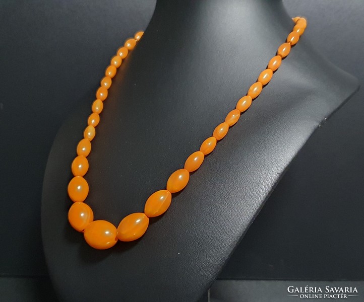 Bakelite necklace 50 cm.