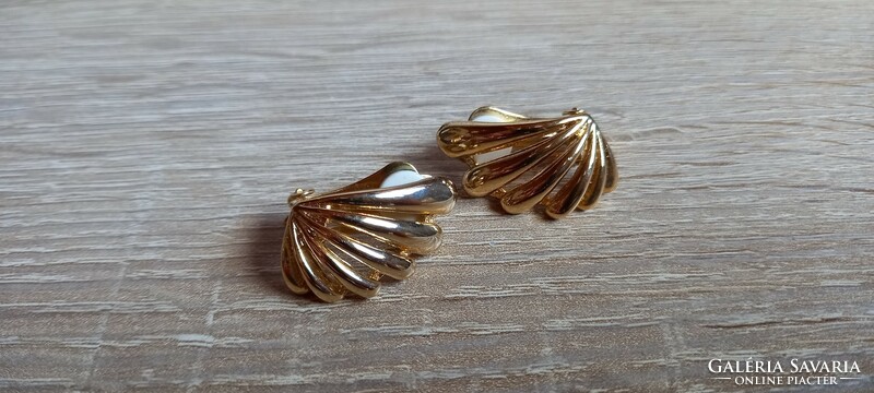 Retro gold-plated fan-shaped earrings, clip