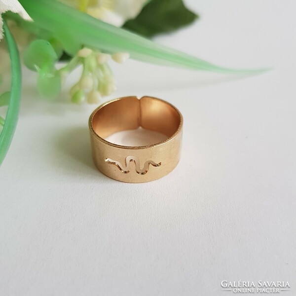 New adjustable size ring with snake pattern