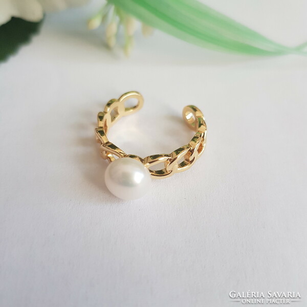 New, sizeless ring with white pearls, decorative chain link