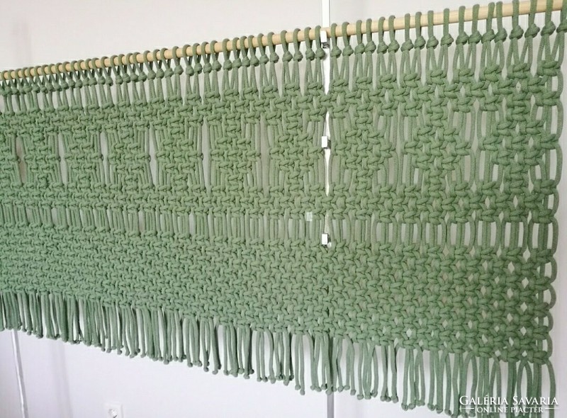 Wall protector made of extra thick yarn