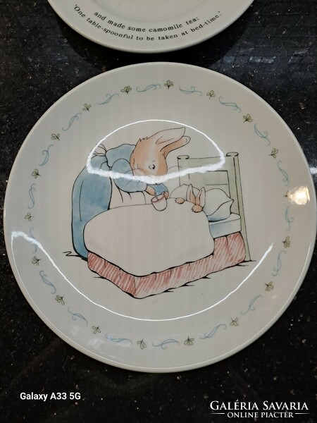 Wedgwood angol porcelán lapos gyermek tányér szett Nyúl Péter dekorral