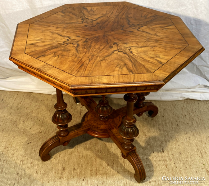 Antik nyolcszögletű asztal