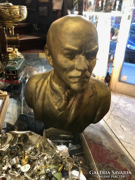 Lenin bust made of ceramic, antique, size 25 x 20 cm.