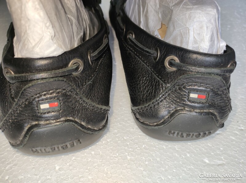 Tommy Hilfiger férfi valódi bőrcipő 40-es mokkaszin, fekete