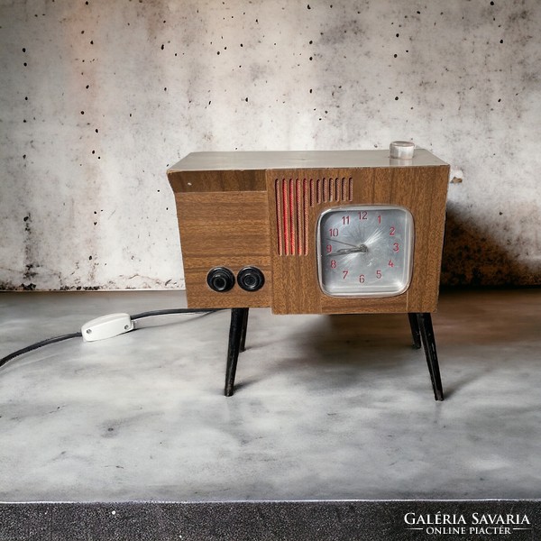 Retro tv design table clock