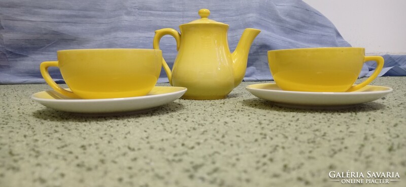 2 Zsolnay csésze, pajzsos, sárga teás csésze + kiöntő. Lehet választani