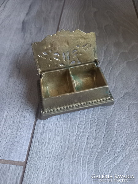 Csodás áttört régi réz bélyegtartó doboz  (9x5,8x3,7 cm)