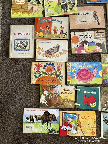 Old storybook package with many leporellos