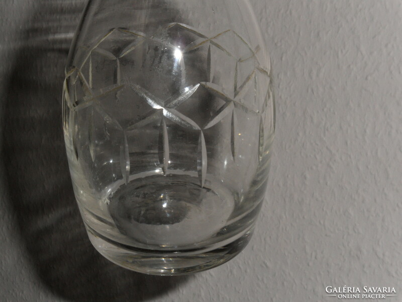 Dugós likőrös üveg