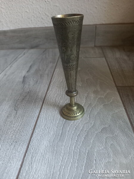 Szép antik keleti réz váza (15,3x4,2 cm)