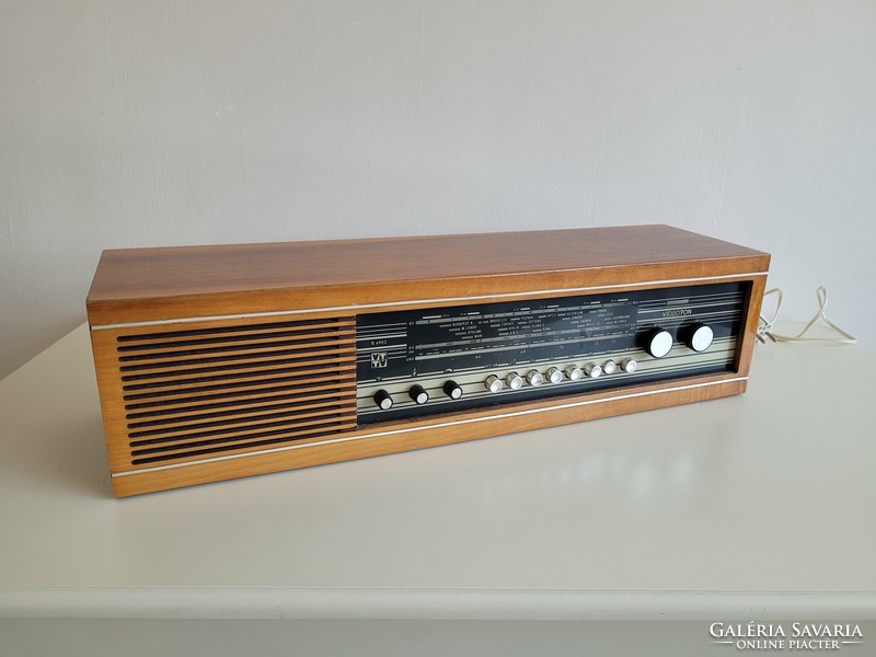 Old retro videoton r4902 radio