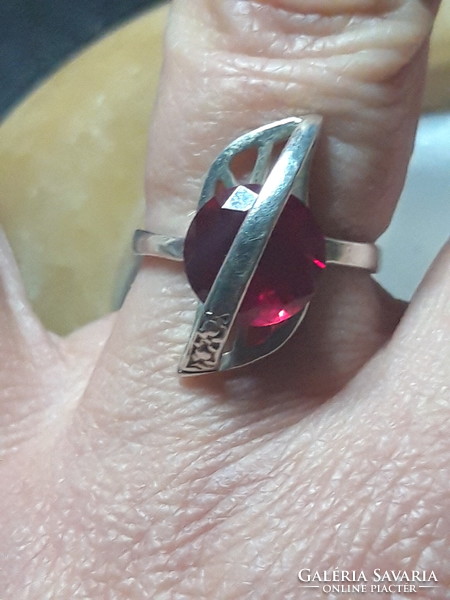 Hungarian silver ring, rotating, with a 4 carat ruby stone - size 54
