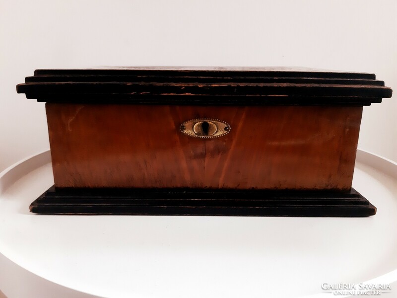 Inlaid veneered wooden chest, wooden box