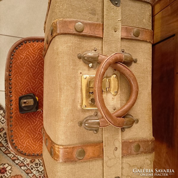 Antik utazó bőrönd