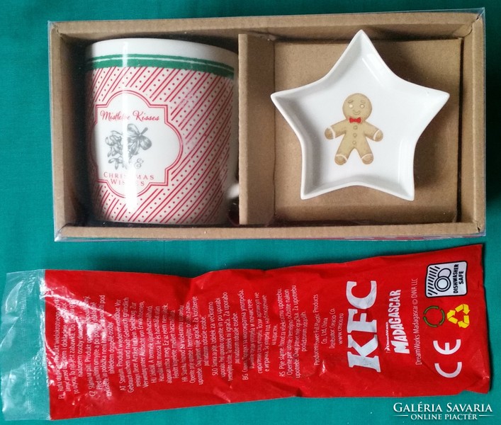 Porcelain Christmas mug with tea filter holder in box and gift with kfc penguin straw
