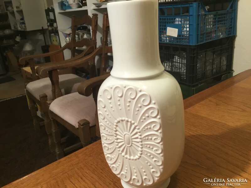 Snow white patterned numbered vase 23 cm