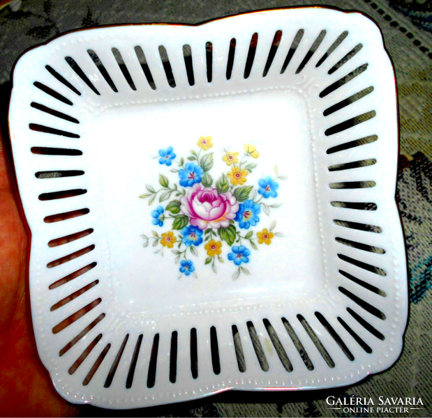 Virág  mintával  porcelán tálka kosaras forma 11,5 cmX 11,5 cm
