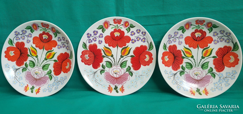 Szép Kalocsa patterned raven house porcelain wall decoration, plates