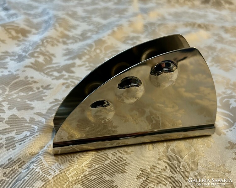 Zepter napkin holder in a modern sleek platinum color
