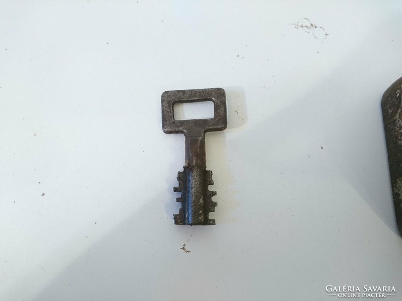 Jól működő régi nagy TUTO lakat kulcsával 10cm x 6cm