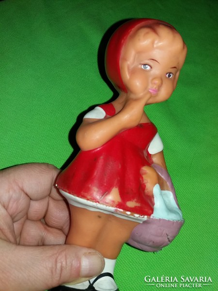 Antik Aradeanca gumi kislány Piroska kosárral Andersen mese játék baba 21 cm a képek szerint