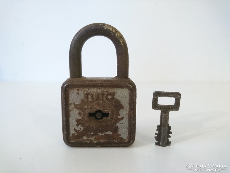 Well-functioning old large tuto padlock with key 10cm x 6cm