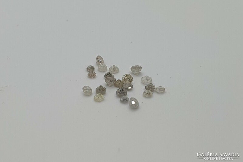 Gyémánt Brill És Kerek Csiszolás 0.26 Karát.