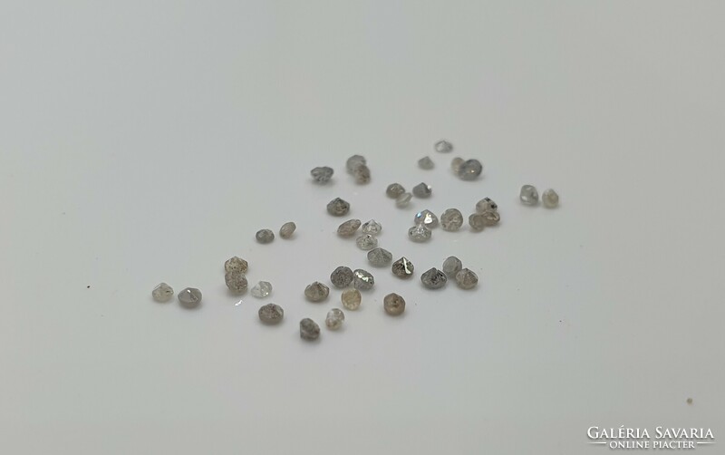 Gyémánt Brill És Kerek Csiszolás 0.50 Karát.