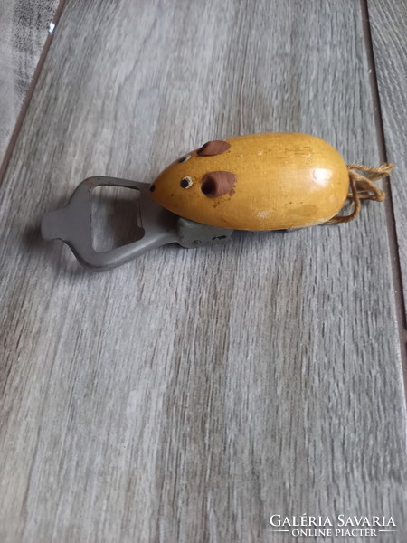 Interesting mouse beer opener (11x3.7x3.3 cm)